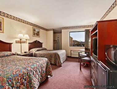 Howard Johnson By Wyndham Blackwood Near Philadelphia Exterior photo