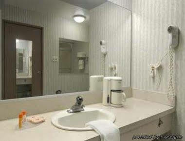 Howard Johnson By Wyndham Blackwood Near Philadelphia Exterior photo